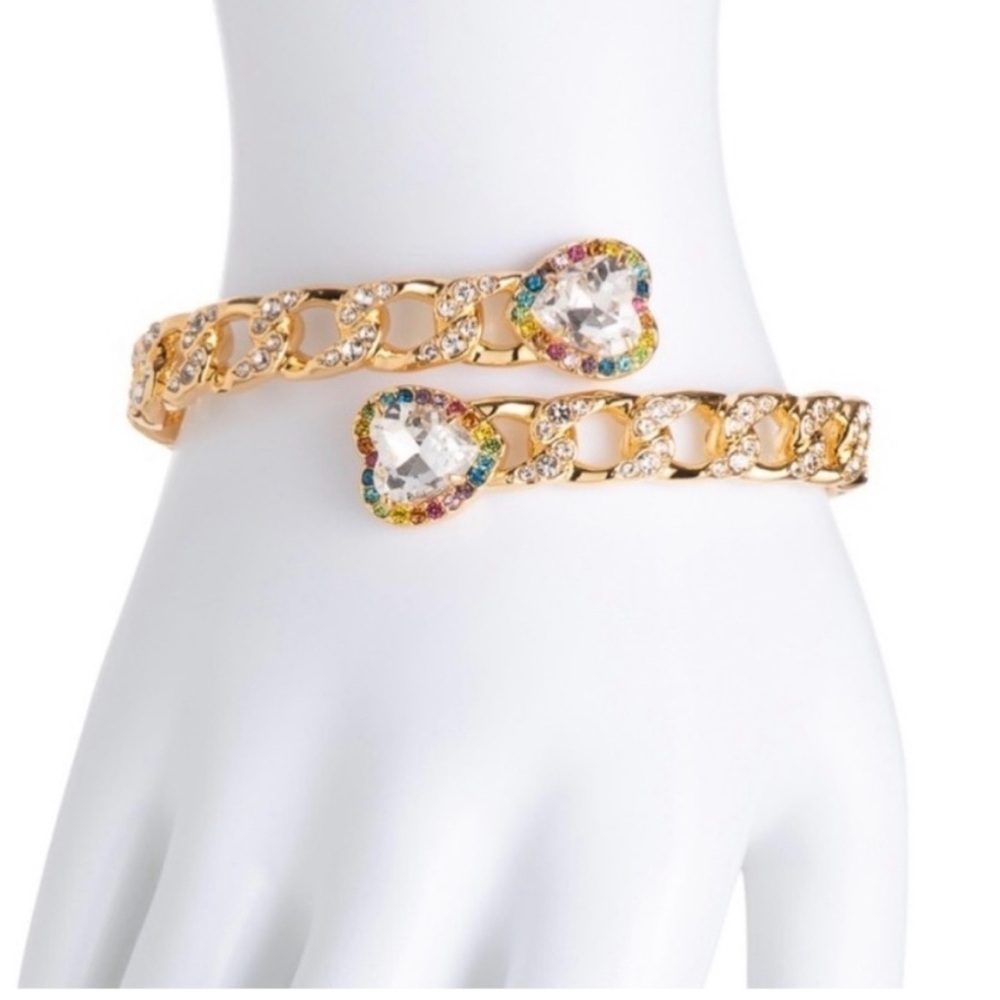 Kurt Geiger London Gold-Ton with Rainbow Crystal Heart Accents Bangle Bracelet - Picture 2 of 12